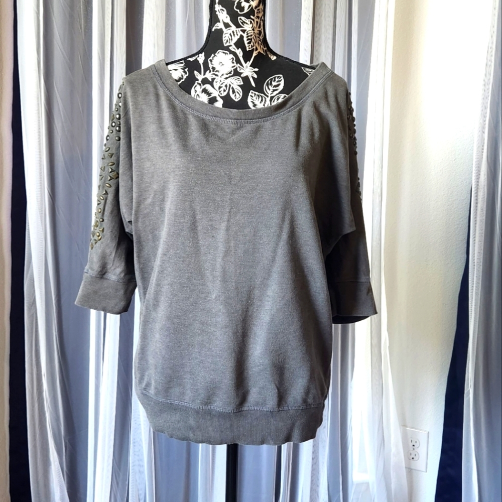 Oversized studded top - Picture 2 of 4